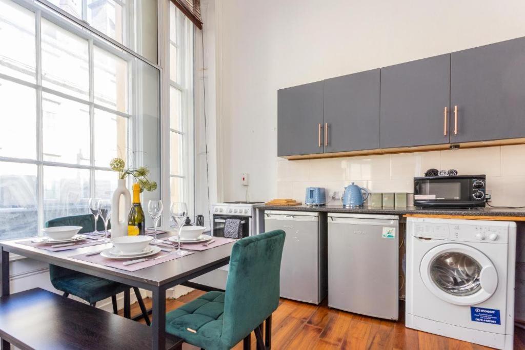 Newcastle'S Most Central Apartment - Sleeps 10 Kültér fotó
