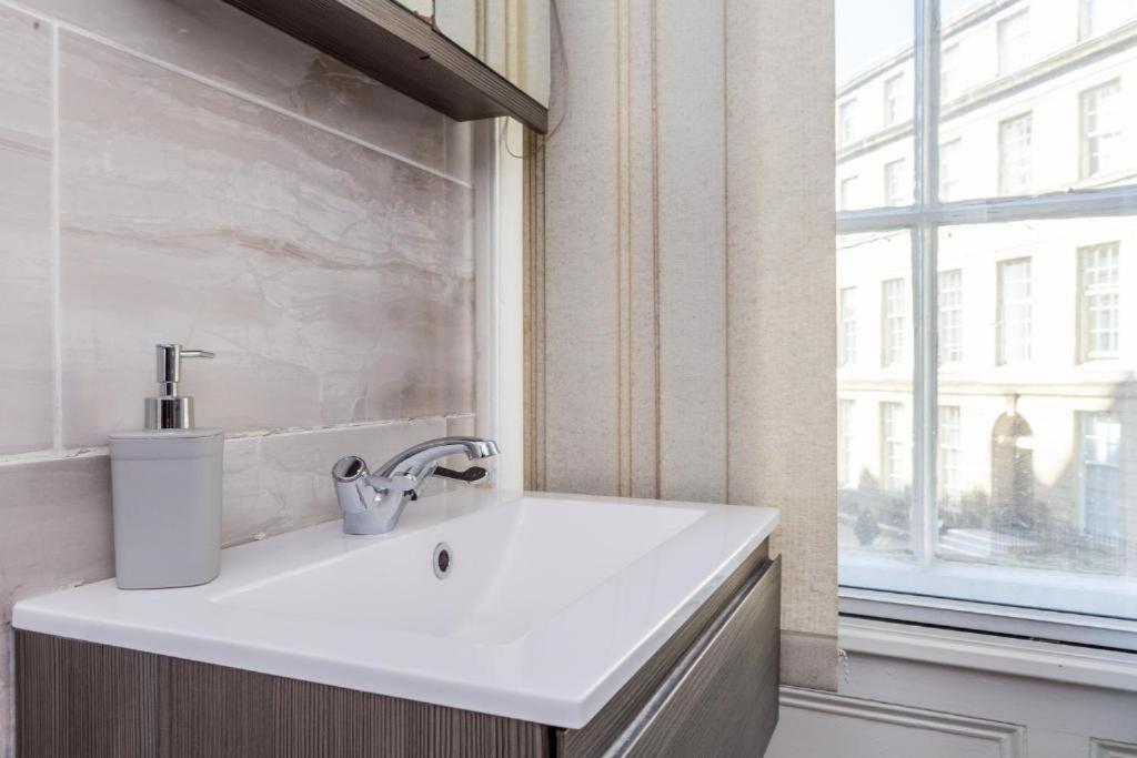 Newcastle'S Most Central Apartment - Sleeps 10 Kültér fotó
